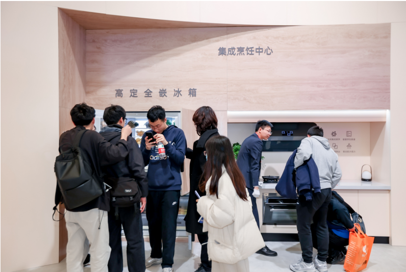 AWE2025现场直击：长虹家电全面AI化 演绎品牌跃升新路径 